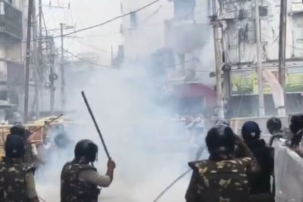 उज्जैन शाही मस्जिद विवाद में पथराव और लाठीचार्ज