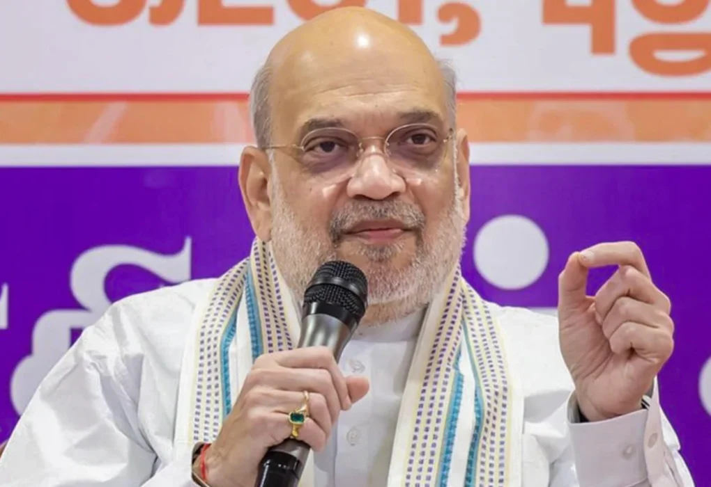 हिंदी का कॉम्पिटिशन नहीं होने की बात कहते हुए अमित शाह ने भारतीय भाषाओं और भाषाई विविधता पर जोर दिया