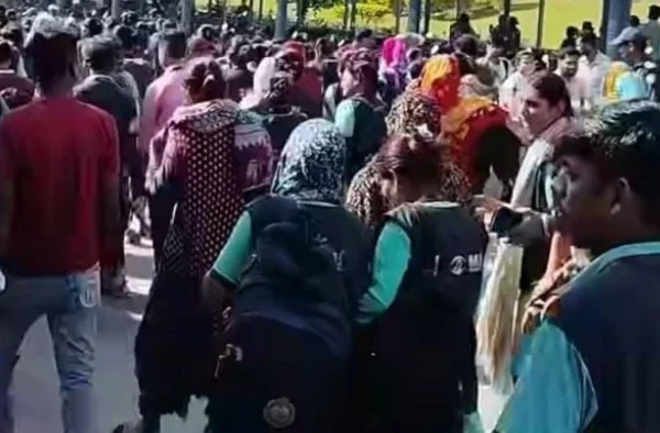 एम्स भोपाल में 260 कर्मचारियों को हटाने के विरोध में धरना