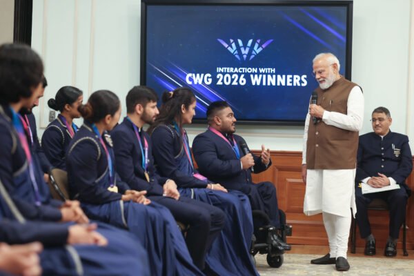 प्रधानमंत्री नरेंद्र मोदी और एशियन गेम्स के भारतीय पदक विजेताओं से जुड़ी खबर