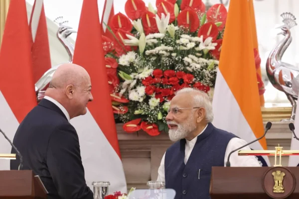 प्रधानमंत्री नरेंद्र मोदी और स्विस राष्ट्रपति गाय पार्मेलिन की भारत-स्विट्जरलैंड संबंधों पर बैठक