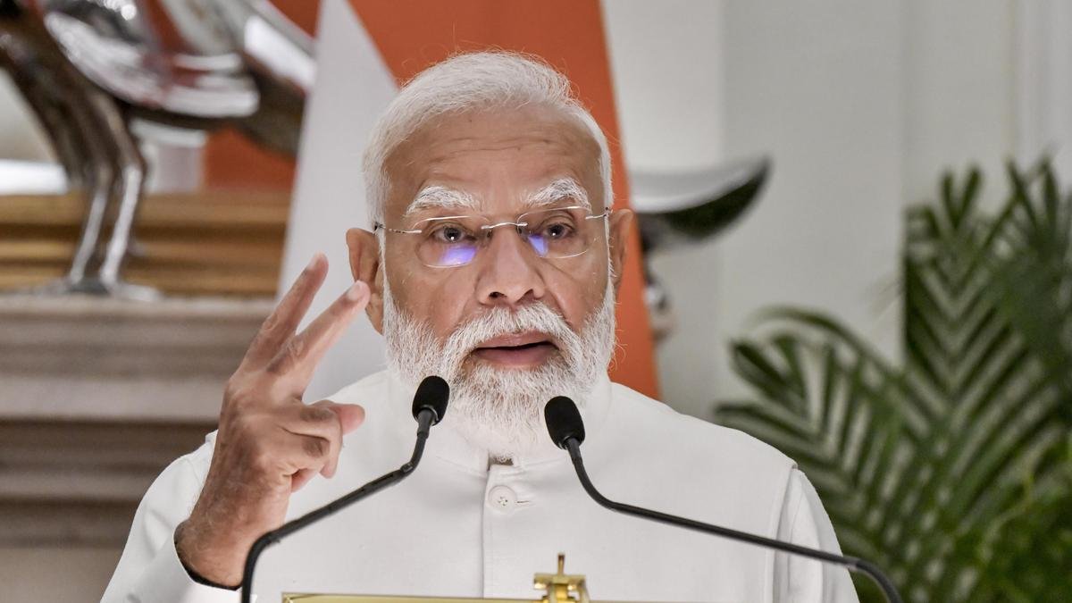 UPSC के 100 साल पूरे होने पर भारत मंडपम में प्रधानमंत्री नरेंद्र मोदी